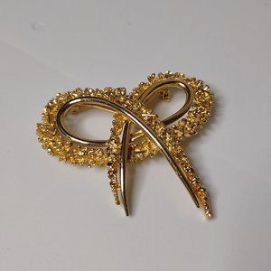 Very Pretty Gold Tone Bow Brooch